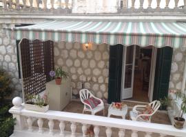 Appartement Tout Confort avec Terrasse, hotel i nærheden af Chemins de Fer de Provence Train Station, Nice
