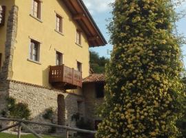 Agriturismo il posto delle fragole: San Giovanni Bianco'da bir otoparklı otel
