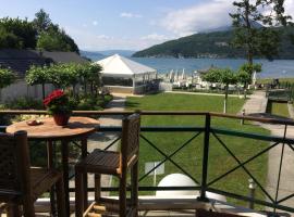 la baie des voiles ,vue lac d'Annecy ,plage privée、デュアンのホテル