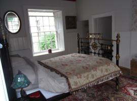 Manor House Annex - Sleeps up to 6 People, place to stay in Shepton Mallet