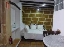 No.5B - Lovely Studio Apt with A/C in the centre of the old town