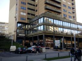 Apartamento Alvares Cabral, hotel u blizini znamenitosti 'El Corte Inglés' u gradu 'Vila Nova de Gaia'