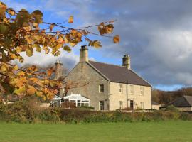 Thropton Demesne Farmhouse B&B، فندق بالقرب من Cartington Castle، روثبيري