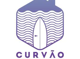 Curvão Surf House, hotel sa Guarujá