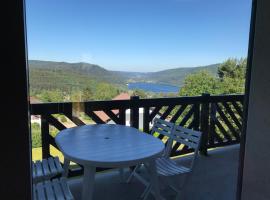 Viesnīca Les Loges du Lac - Appartement avec Terrasse pilsētā Žerarmē