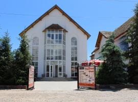 Grand Inn, Hotel in Tscholponata
