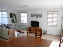 Charmante maison de village, holiday home in Cucuron