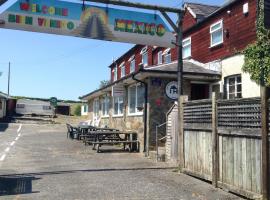 Pantyrathro International Hostel, hotel na may parking sa Carmarthen