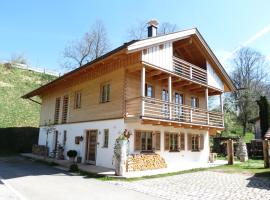 MountainLodge Dorfhaus، شاليه في لينغريس