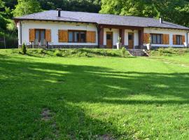 Les casetes Vall de Boi, hotel cerca de Iglesia de Santa Maria de Cardet, Barruera