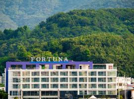 Fortuna Hotel, hôtel avec piscine à Tongyeong