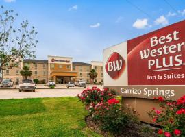 Best Western Plus Carrizo Springs Inn & Suites、Carrizo Springsのホテル