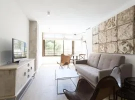New San Juan beach apartment with AC
