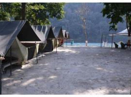 Ubud Riverside Camps, hotel em Shivpuri