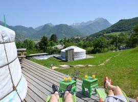 Yourtes Olachat proche Annecy, hotel near TK des Ecureuils, Faverges