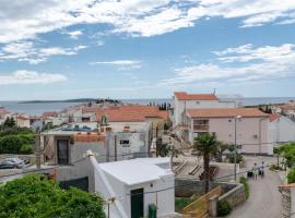 Apartments Biserka, hotel in Primošten