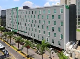 Wyndham Garden Guadalajara Acueducto