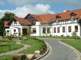 Dworek nad Regą: Trzebiatów şehrinde bir otoparklı otel