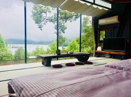 Yue Lake Backpackers, hotel di Yuchi