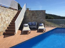 Villa Gardenia mit Pool und traumhaftem Meerblick, holiday home in Santa Cristina d'Aro