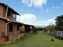 villa lucy, lantligt boende i El Peñol