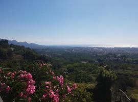 Open Land Holiday House, hotel en Fiumefreddo di Sicilia