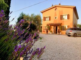 Locanda della Lavanda, viešbutis su vietomis automobiliams mieste San Klementė