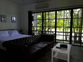 Photharam126 Resort, Cama e caf&eacute; (B&B) em Ban Khlong Ta Khot