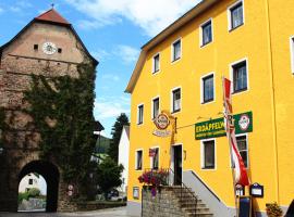 Gasthof 'Zum alten Turm', недорогой отель в городе Haslach an der Mühl