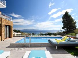 Villa D'Oro - Luxury Villas & Suites, hotelli Palioúrionissa