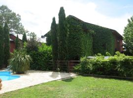 Chalet Navacerrada Piscina Privada, cottage in Navacerrada