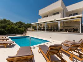 Luxury Villa Magico, къща за гости в Слатине