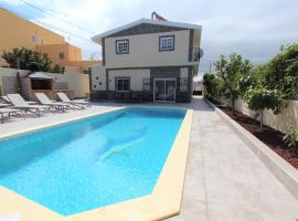 ViVaTenerife - Gorgeous villa with heated pool, hotel in Buzanada