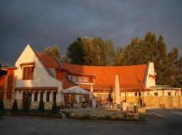 Balatonfői Yacht Club Hotel, hotel v destinaci Balatonkenese