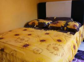 Midi Homestay, hotell sihtkohas Batu