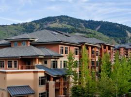 Sundial Lodge by All Seasons Resort Lodging, cabin in Park City
