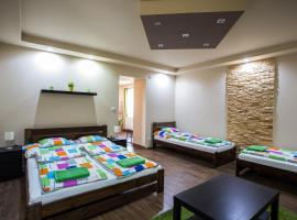 Türkiz Apartman, παραλιακή κατοικία σε Tokaj