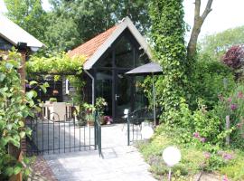 Hoeve Altena Guesthouse, hotel in Woudrichem