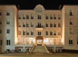 Hôtel d'Angleterre, hotel v destinaci Vittel