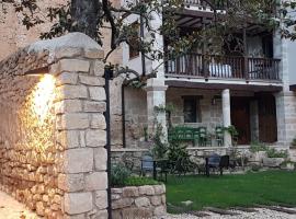 Lastias, guest house in Valderrobres