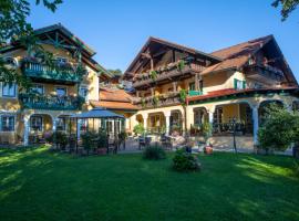 Landhotel Waldmühle, hotel with pools in Sankt Georgen im Attergau