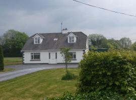 Cloonboo Lodge With Tours Sleeps 12, hotel v destinaci Galway