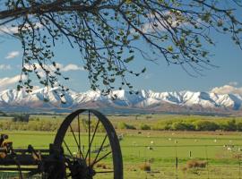 Peter's Farm Lodge, hotel with parking in Waipiata