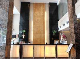 Grand Sakura Hotel, hotel in Medan