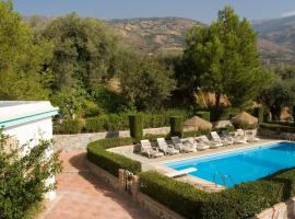 Cortijo Puerta Casas Rurales, country house in Órgiva