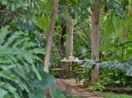 Kasane Self Catering, hotel cerca de Baobab Prison Tree Kasane, Kasane