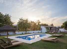 Hotel Cortijo del Arte - Caminito del Rey, hótel í Pizarra