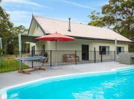 Bush Retreat With Private Pool, хотел, който приема домашни любимци, в Нарума