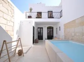 LLONGA'S Hostel