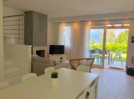 Italia Living Villa – hotel przy plaży w mieście Padenghe sul Garda